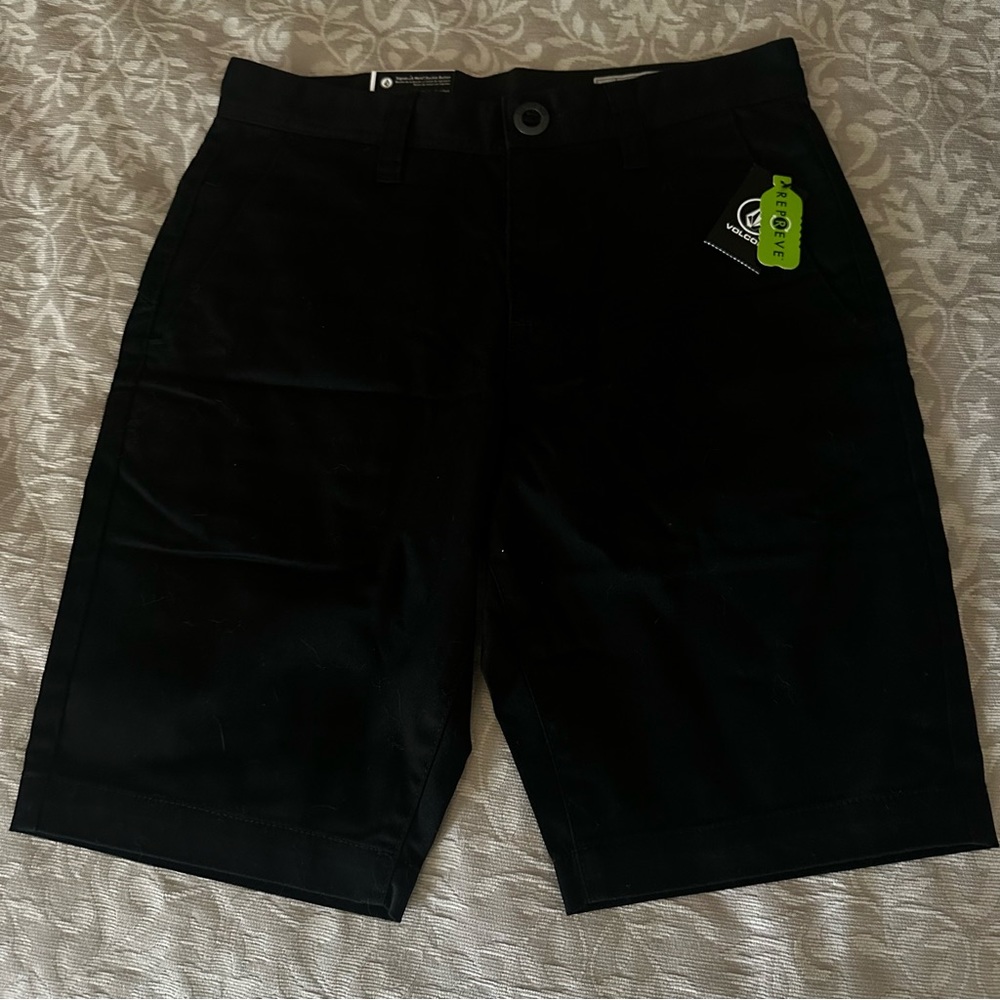 NWT VOLCOM FRICKEN CHINO STRAIGHT LEG SHORTS- BLACK